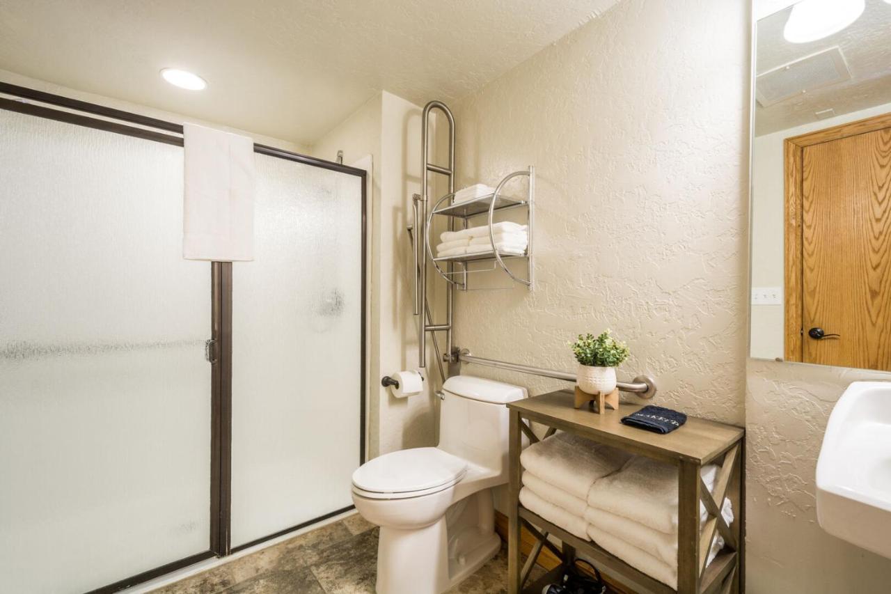 Powder Hound 1 Bedroom Brighton Chalet Luaran gambar